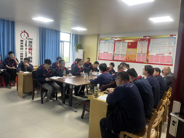 王伍升到建材研究室、建材公司調(diào)研